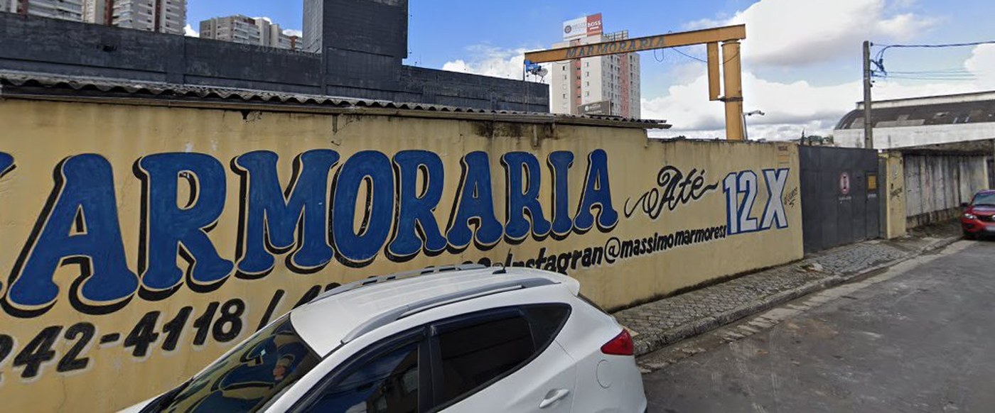 Fachada da loja na Rua Jorge Ordonhes